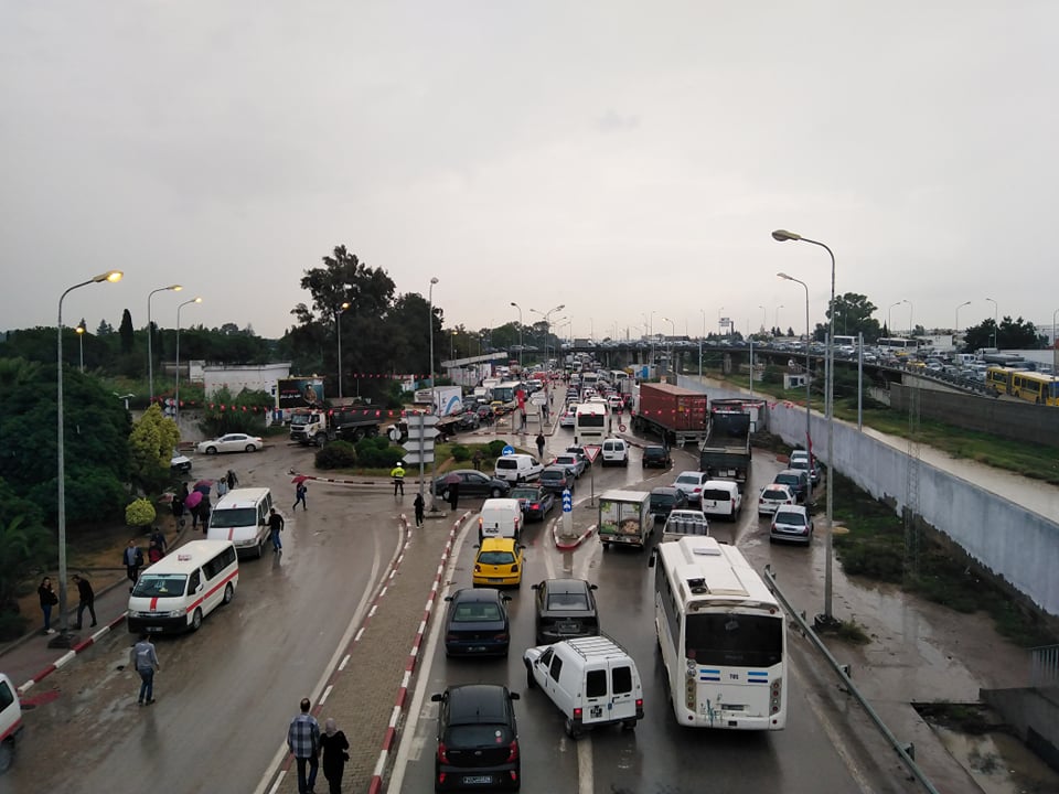 تونس : بسبب الأمطار تعطّل حركة المرور بمنوبة [صور + فيديو]
